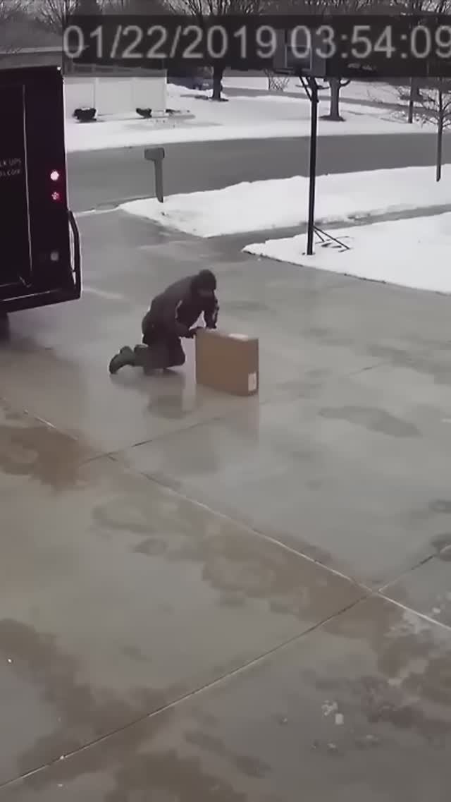 Камера наблюдения/Surveillance camera #t #funny #юмор #смех #memes #прикол смотреть онлайн