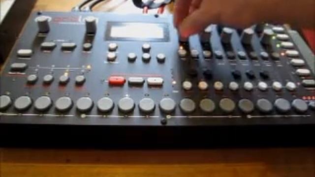 Elektron Analog Four Short test смотреть онлайн