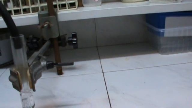 Reakcja addycji bromu do etynu.Odbarwienie wody bromowej. смотреть онлайн