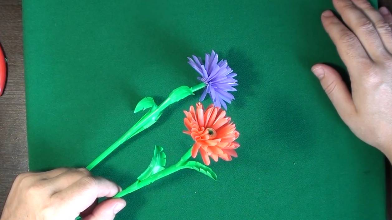 Как сделать цветок из коктейльных трубочек смотреть онлайн