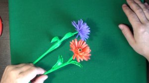 Как сделать цветок из коктейльных трубочек