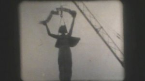 установка  статуи Родины-матери . Калуга