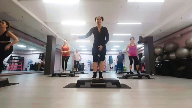 СТЕП АЭРОБИКА ЦЕЛАЯ ТРЕНИРОВКА / STEP AEROBICS / ЛЁГКАЯ СВЯЗКА смотреть онлайн