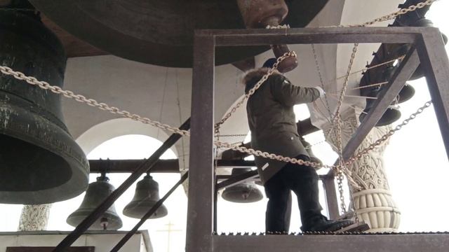 Колокольный звон на Бутовском полигоне в каменном храме.