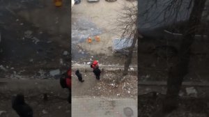 Ребята взорвали пивную кегу))