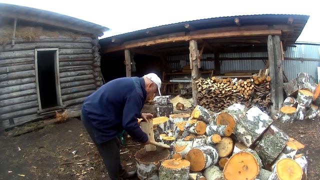 Камера, дверь с косяком закончил дровами занялся смотреть онлайн