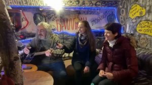 Идем в мансарду художников - попадаем в подвал Нельсона.