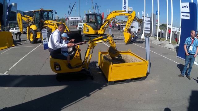 Гидравлический экскаватор для детей (Komatsu PC01) - Bauma ССТ 2019 смотреть онлайн