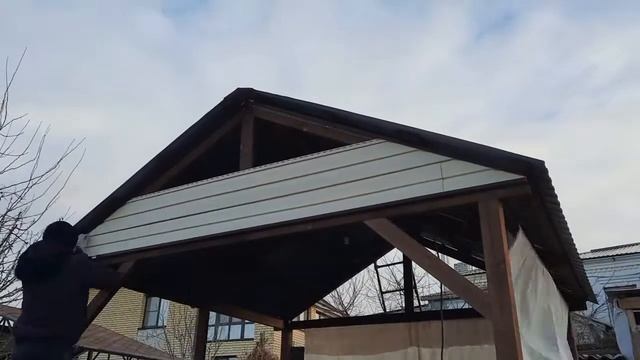Закрыть фронтон крыши беседки, быстро и не дорого.