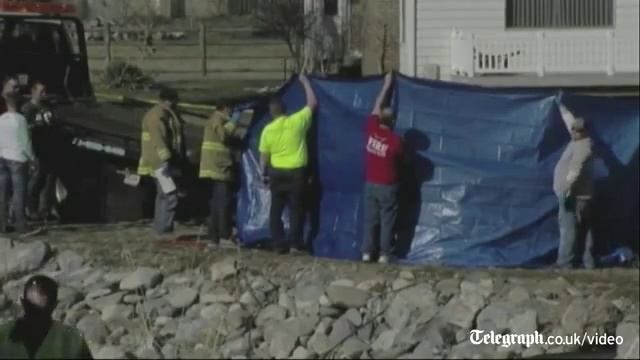 Video Watch Baby survives 14 hours in river after car crash Telegraph смотреть онлайн