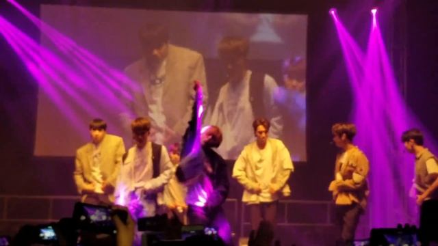 PENTAGON (펜타곤) - RUNAWAY | 180622 KLUB KCON 18 NY | FANCAM | #KCON18NY смотреть онлайн