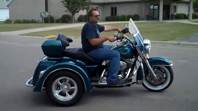 Harley Road King Gladiator Trike in Action! ph 701 740 4354 смотреть онлайн