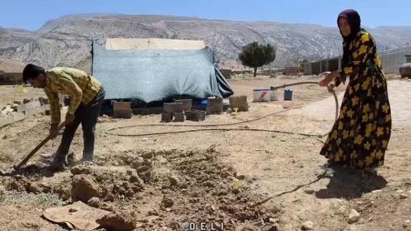 The love story of a master and a widow: construction with the help of two lovers❣️😮