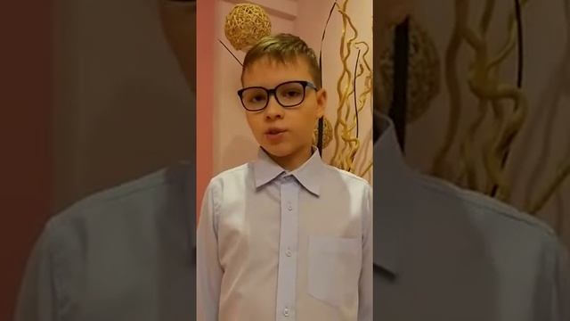 Страна Читающая - Арсений читает произведение С. Есенина "Черемуха" смотреть онлайн