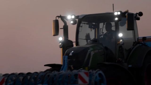 Fendt 300 Vario Profi+ | The Trailblazer Of The Compact Standard Tractors | EN | Fendt