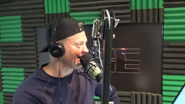 The Edge Morning Show w/ Vic Faust, Chris Knight & Eric Johnson смотреть онлайн
