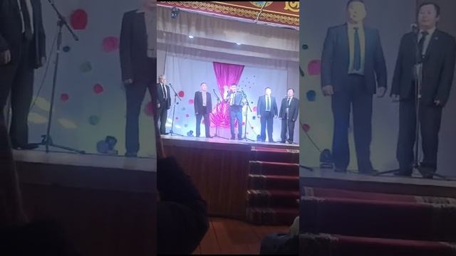 Күндээдэҕэ кулуупка кэнсиэр көрө олорор курдук сананаҕын😊 смотреть онлайн