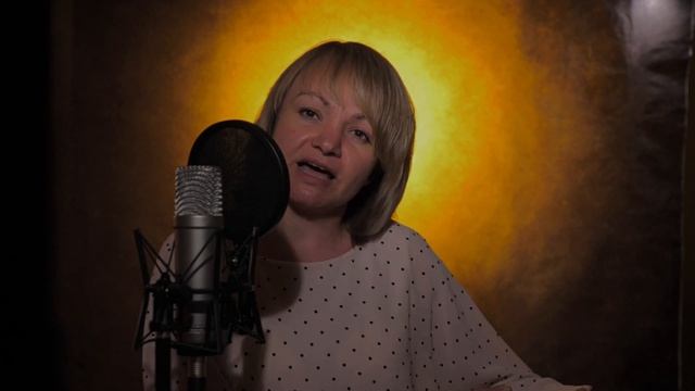 Он жив | читает Алёна Кох | автор: Любовь Васенина | Христианские стихи смотреть онлайн