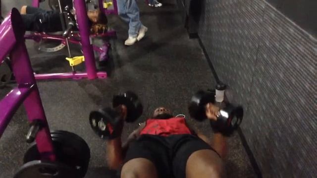 Chest and tris workout with my boy Eric 10 week out from music city muscle смотреть онлайн