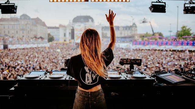 Deborah de Luca - Everybody Be Somebody Remix feat.Valeria Mancini смотреть онлайн