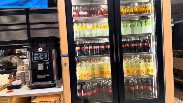 Превосходный бизнес зал Lounge Bergamo - Италия: идеальное место для ценителей комфорта! смотреть онлайн