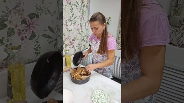 Шарлотка с барбарисовым вареньем! Быстро, вкусно, просто!
