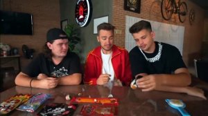 дюшес пробует азиатские сладости