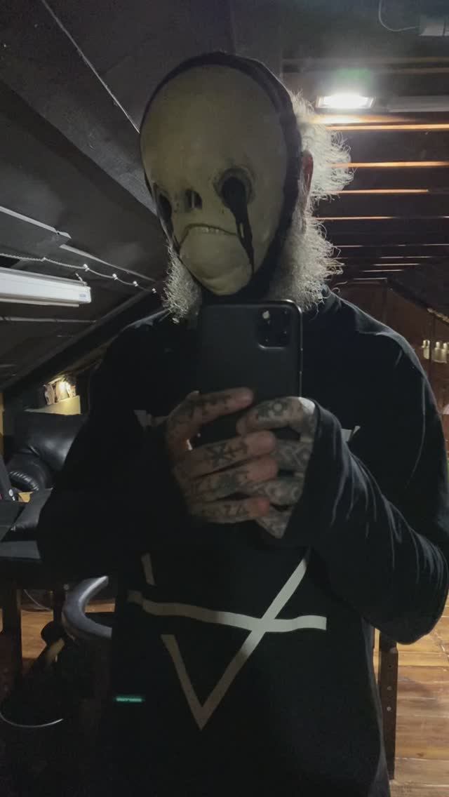 Странный маскарад смотреть онлайн