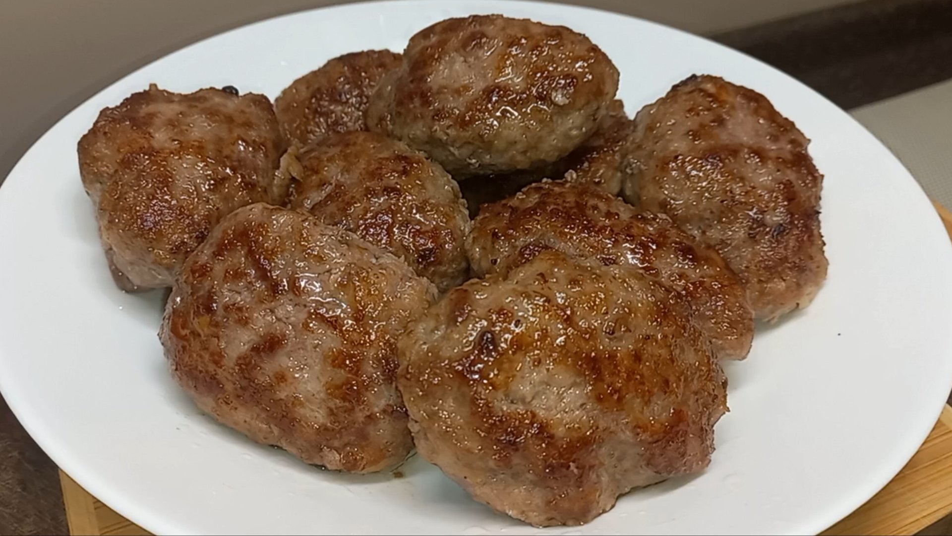 МЯСНЫЕ КОТЛЕТЫ Как Вкусно приготовить Сочные Домашние Котлеты смотреть онлайн