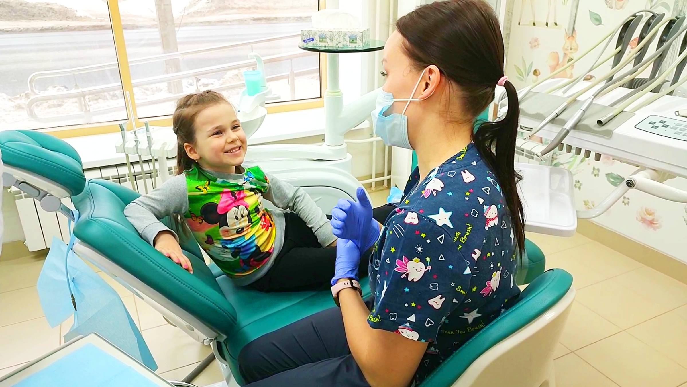 Настя лечит ЗУБИК Идём к стоматологу  Nastya Life VLOG 0+