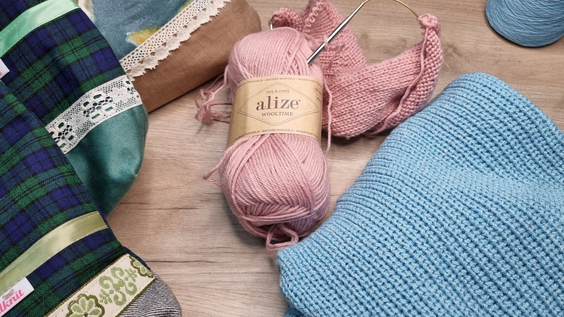 ВЯЗАЛЬНЫЙ ВЛОГ. Готовые работы, процессы и немного планов. смотреть онлайн