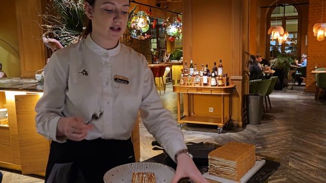 МЕДОВИК ТОРТ РЕЦЕПТ КЛАССИЧЕСКИЙ СО СВЕЖИМИ ЯГОДАМИ | HONEY MEDOVIK WITH FRESH BERRIES! 蜜糖蛋糕 新鲜野果馅 смотреть онлайн