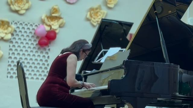 «Волшебных клавишей касаясь…»