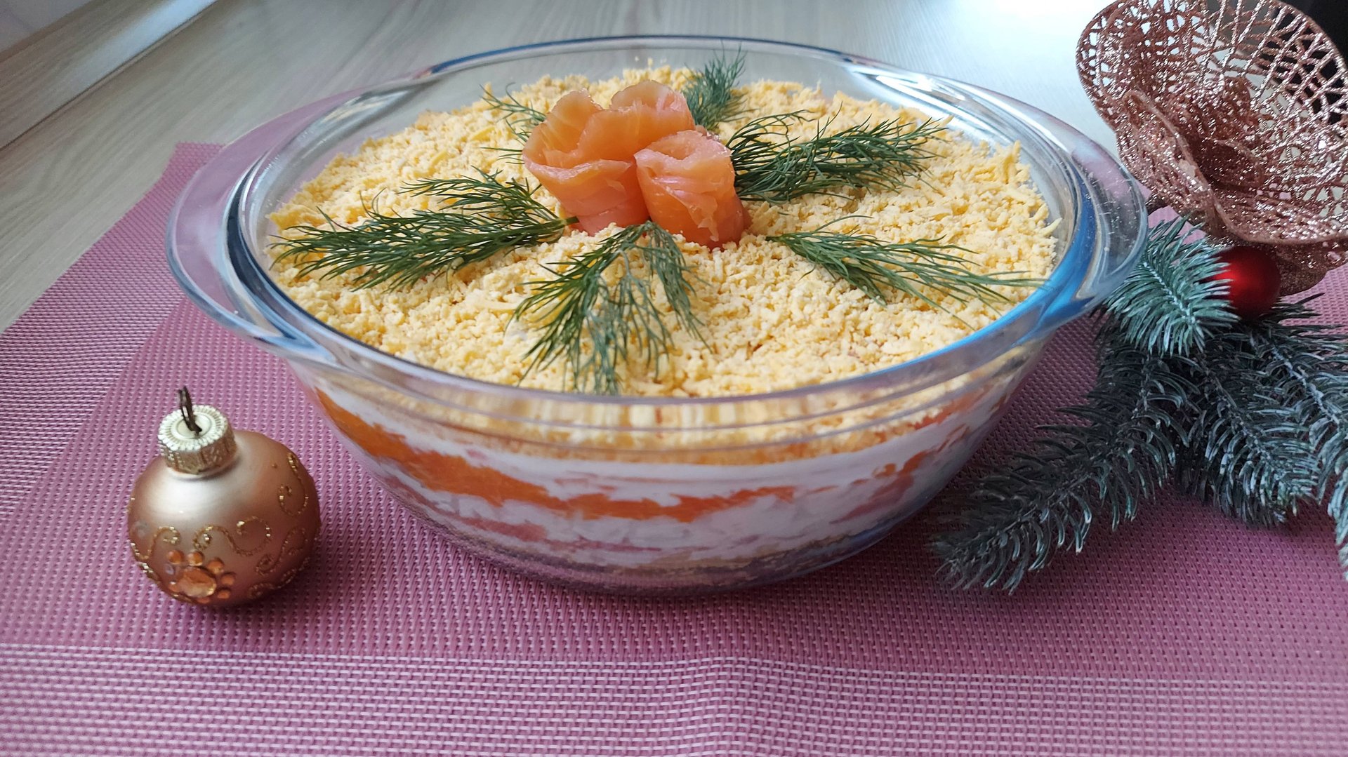 Слоеный салат с красной рыбой на праздничный стол - понравится всем! Салат на новогодний стол! смотреть онлайн