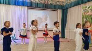 МБДОУ №56 - выступление по конкурсу "Мир глазами детей" - песня "Мы-твоё будущее Россия!"