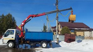 Isuzu NQR 71, самосвал с манипулятором.