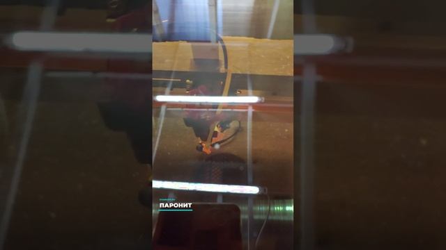 Резка разных материалов на лазерно-гравировальном станке с ЧПУ LM 1390 PRO 130W смотреть онлайн