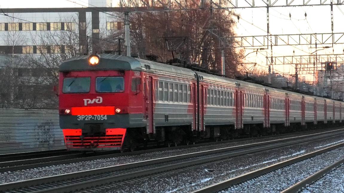Электропоезд ЭР2Р-7054 сообщением Москва (Казанский вокзал) — Черусти следует по перегону Перо смотреть онлайн