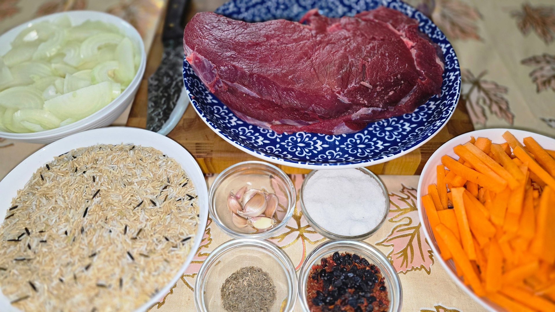 Плов с говядиной и барбарисом в казане на костре. смотреть онлайн