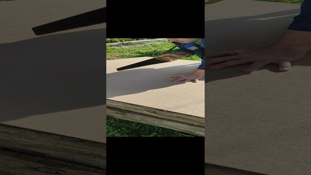 Объясняю сыну, как правильно распилить лист ДВП. смотреть онлайн