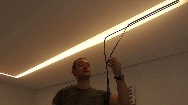 Подробно, как установить световую линию в натяжной потолок и скрытый карниз по окну. Лента в линию смотреть онлайн