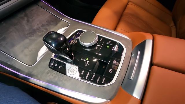 Обзор BMW X7 40d xDrive G07 M-Sport PRO / БМВ Х7 40д М-Спорт ПРО Черный карбон на Тартуфо 2022 смотреть онлайн