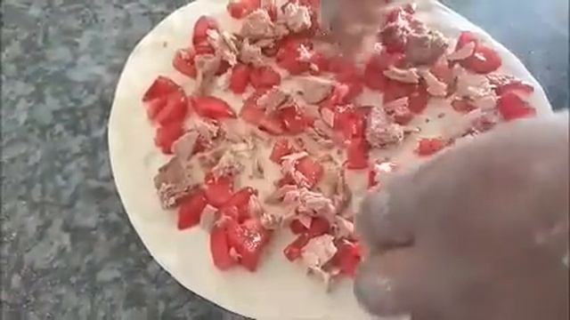 Focaccia Con Pomodoro Fresco e Tonno смотреть онлайн