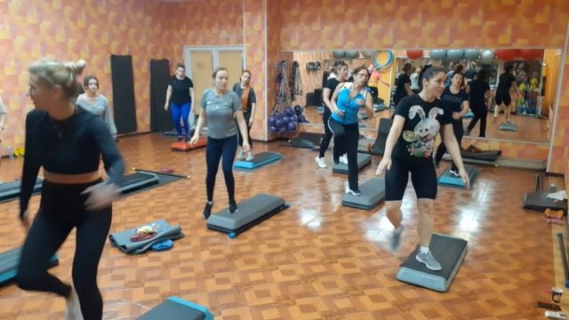 ИНТЕРВАЛЬНАЯ ТРЕНИРОВКА / INTERVAL TRAINING / ГРУППОВАЯ ТРЕНИРОВКА / ФИТНЕС ДОМА смотреть онлайн