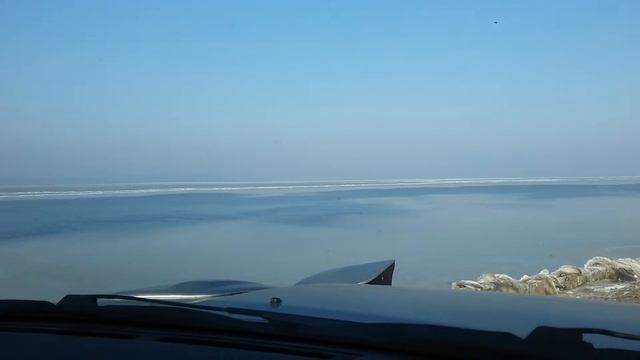 Море буянит под слоем льда) смотреть онлайн