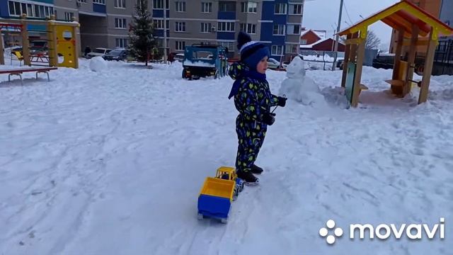 Играем На Детской Площадке| Федя Играет Со Снегом| Играем Во Дворе|