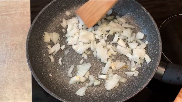 Куриные грудки в сметанном соусе! Нежные и вкусные! Быстро и просто!