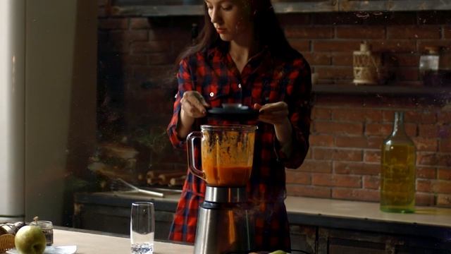 Соседка Иришка показала как правильно приготовить с клубникой и базиликом домашний лимонад Рассказы смотреть онлайн