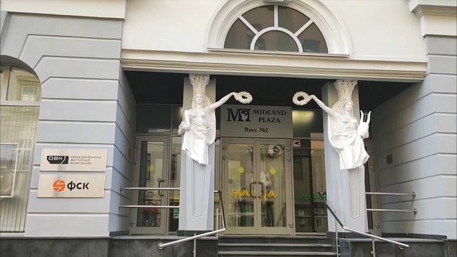 Самое интересное место, где всегда много туристов это Старый Арбат. смотреть онлайн