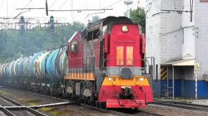 ТЭМ14-0033 отправляется с грузовым составом со станции Которосль и встречается с ВЛ11-083/080 Б